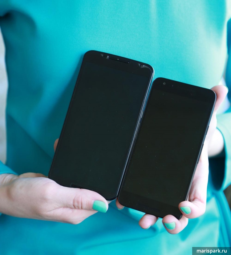 Google Nexus 6 Motorola (слева)  и Google Nexus 5X от LG (справа)